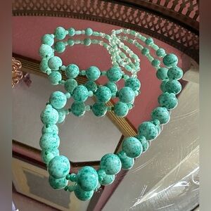 1930's Vivid Green Peking Glass Graduated Bead Necklace